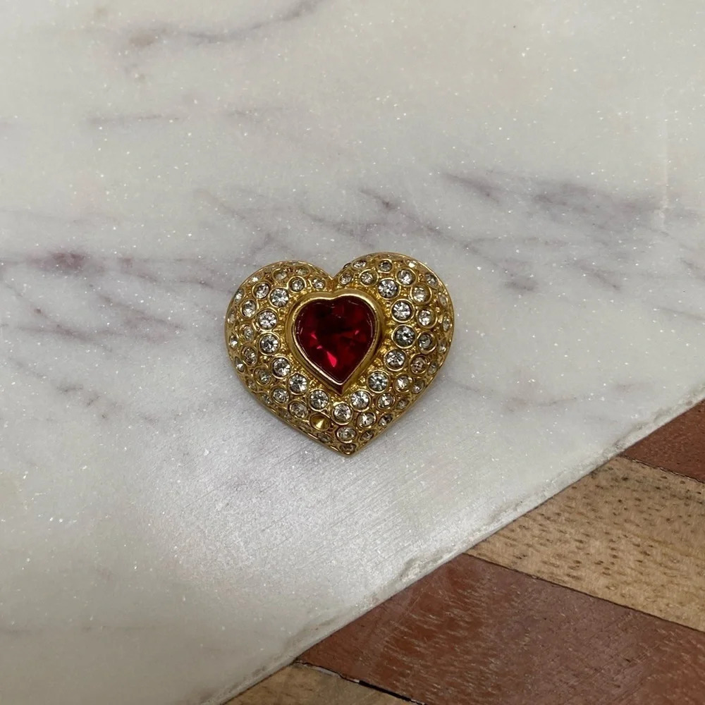 Vintage - Adorable Yellow Gold Tone Red Heart Brooch